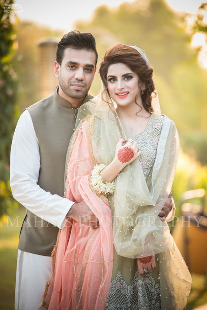 Beutifull wedding party dress In light pistachio green and baby