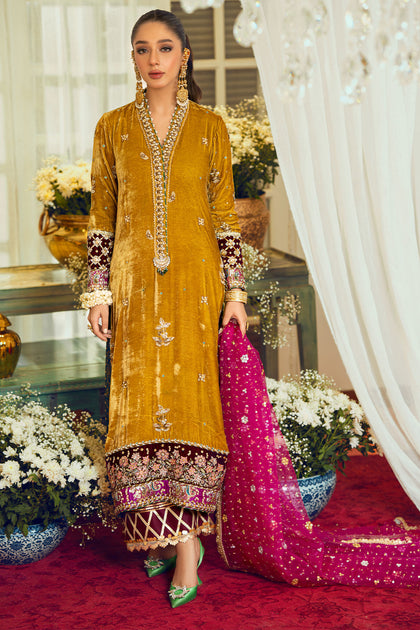 Yellow Velvet Salwar Kameez Pakistani Wedding Dresses 2023