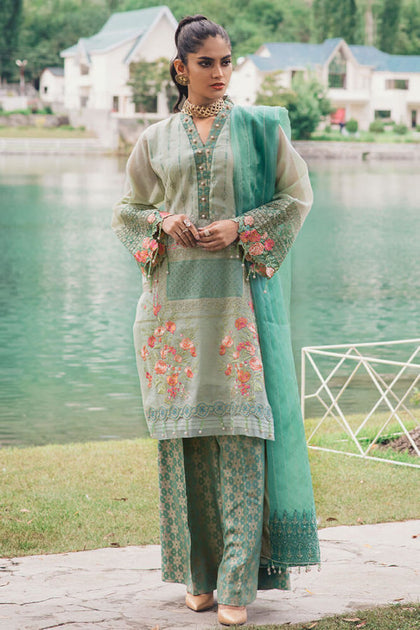 Organza and jamawar dress embroidered in tender green color LARGE
