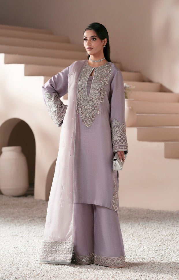 Lavender Elegance: Stunning Pakistani Party Dress