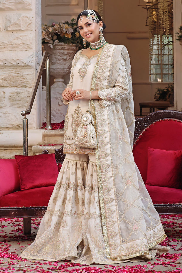 Captivating Off-White Pakistani Bridal Dress for Elegance