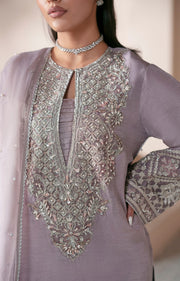 Lavender Elegance: Stunning Pakistani Party Dress