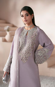 Lavender Elegance: Stunning Pakistani Party Dress