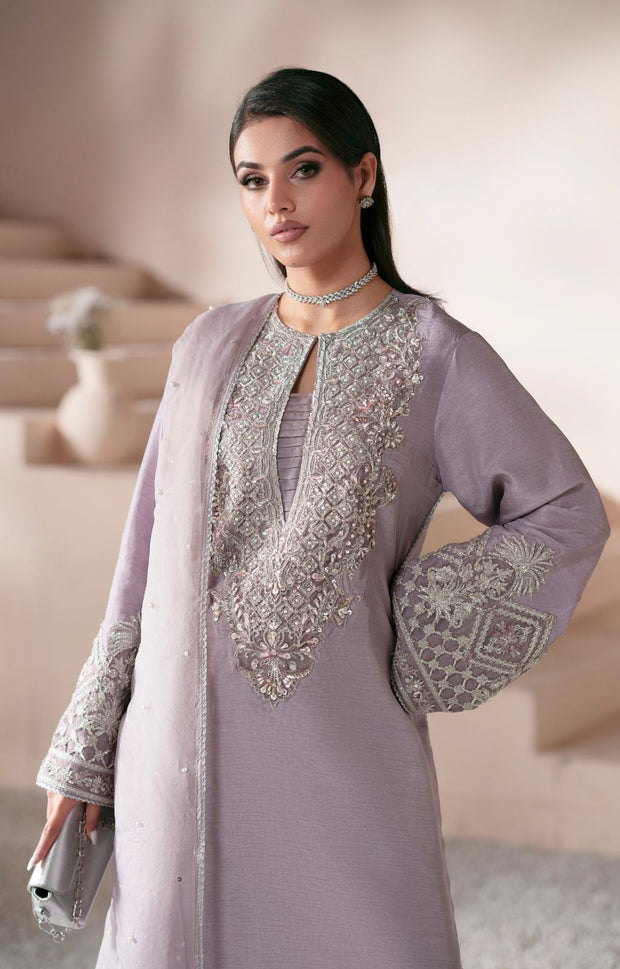 Lavender Elegance: Stunning Pakistani Party Dress