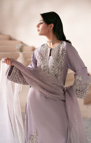 Lavender Elegance: Stunning Pakistani Party Dress