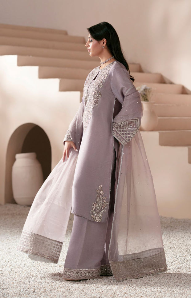 Lavender Elegance: Stunning Pakistani Party Dress