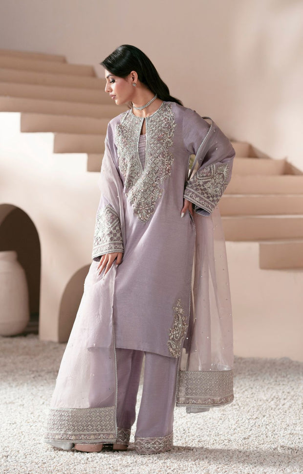 Lavender Elegance: Stunning Pakistani Party Dress