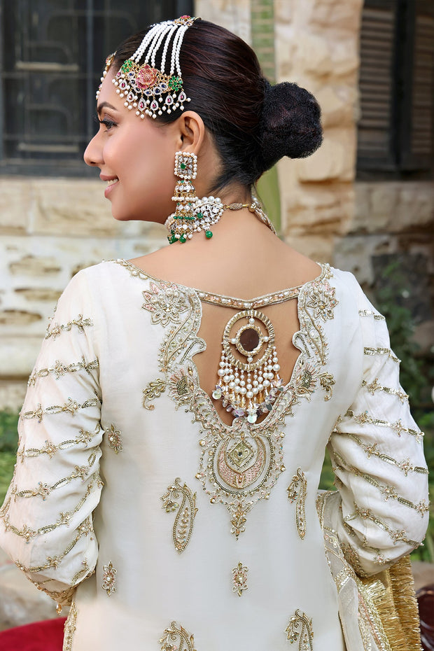 Captivating Off-White Pakistani Bridal Dress for Elegance