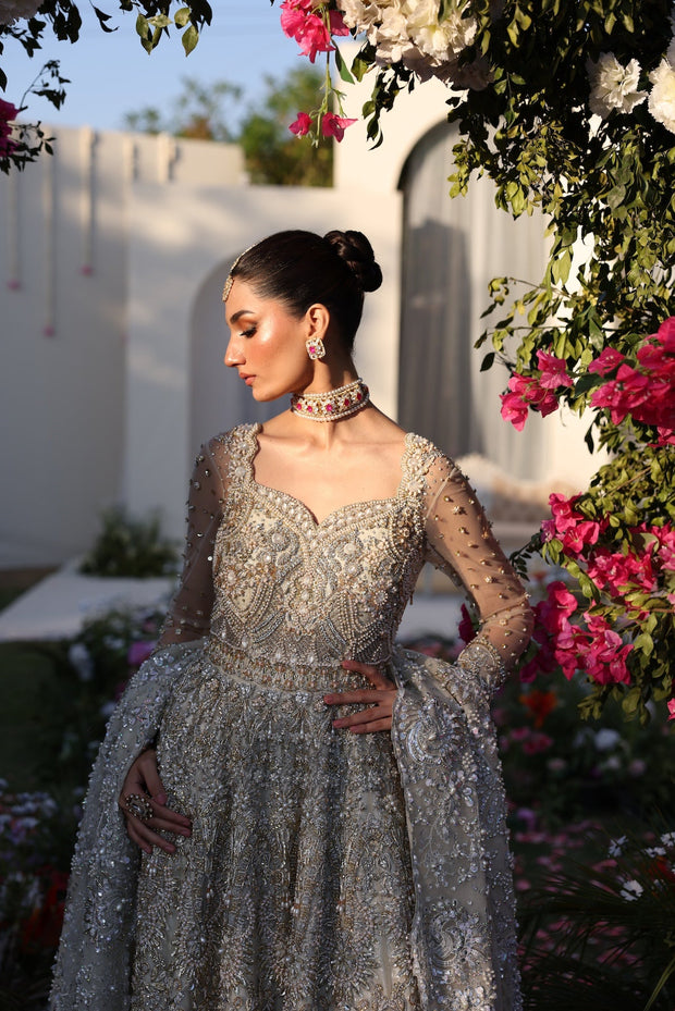 Exquisite Off-White Pakistani Bridal Dress with Embroidery