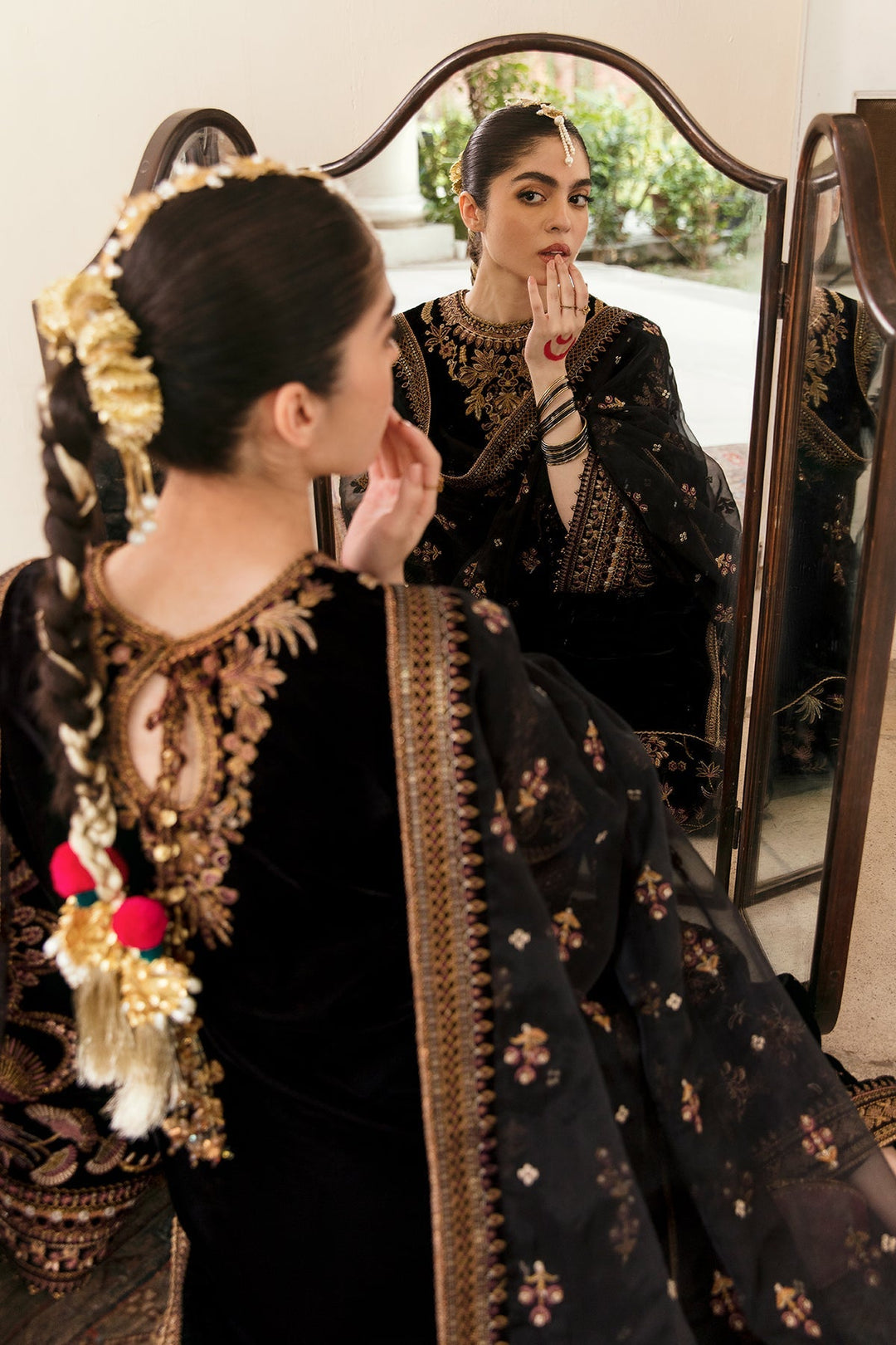 Elegant Velvet Outfit with Dupatta