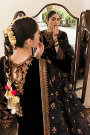Elegant Velvet Outfit with Dupatta