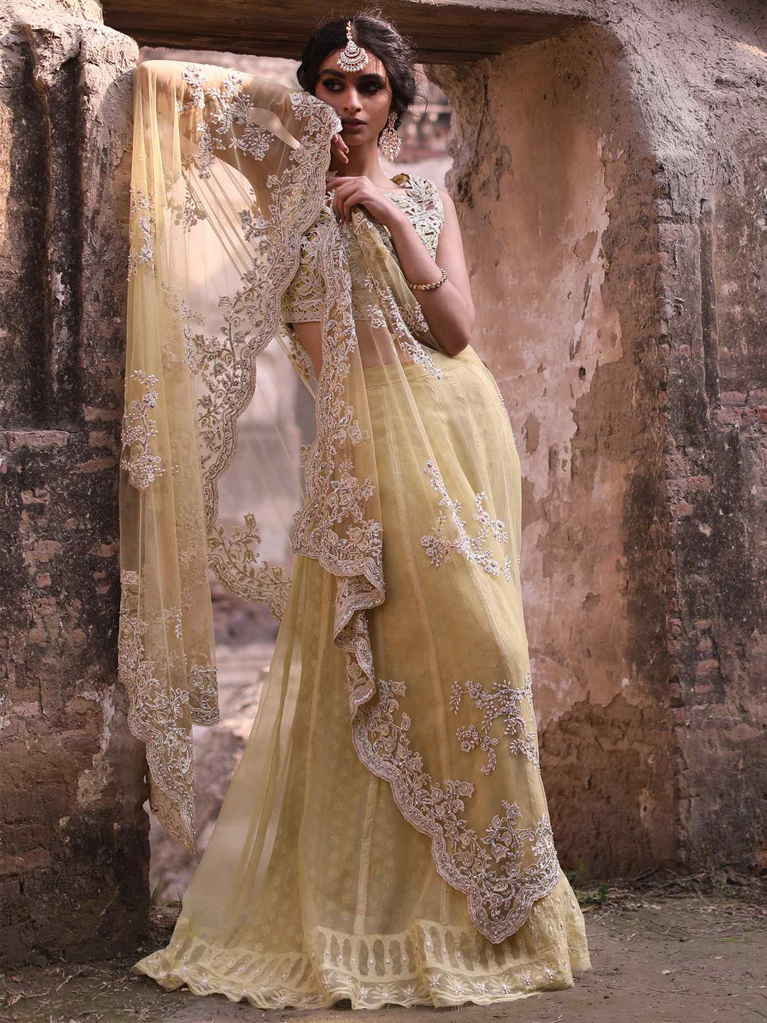 Pakistani Bridal Wear: Yellow Organza Choli & Lehenga