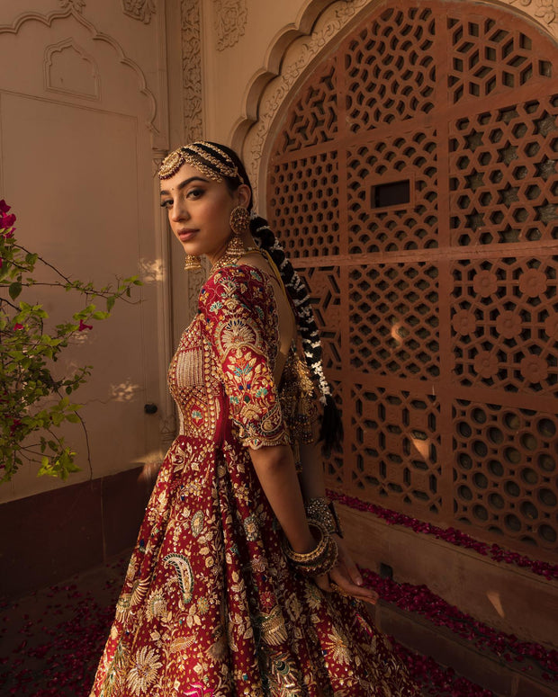 Ravishing Red Gowns For Brides Looking To Step-Up Their Wedding Wardrobe!