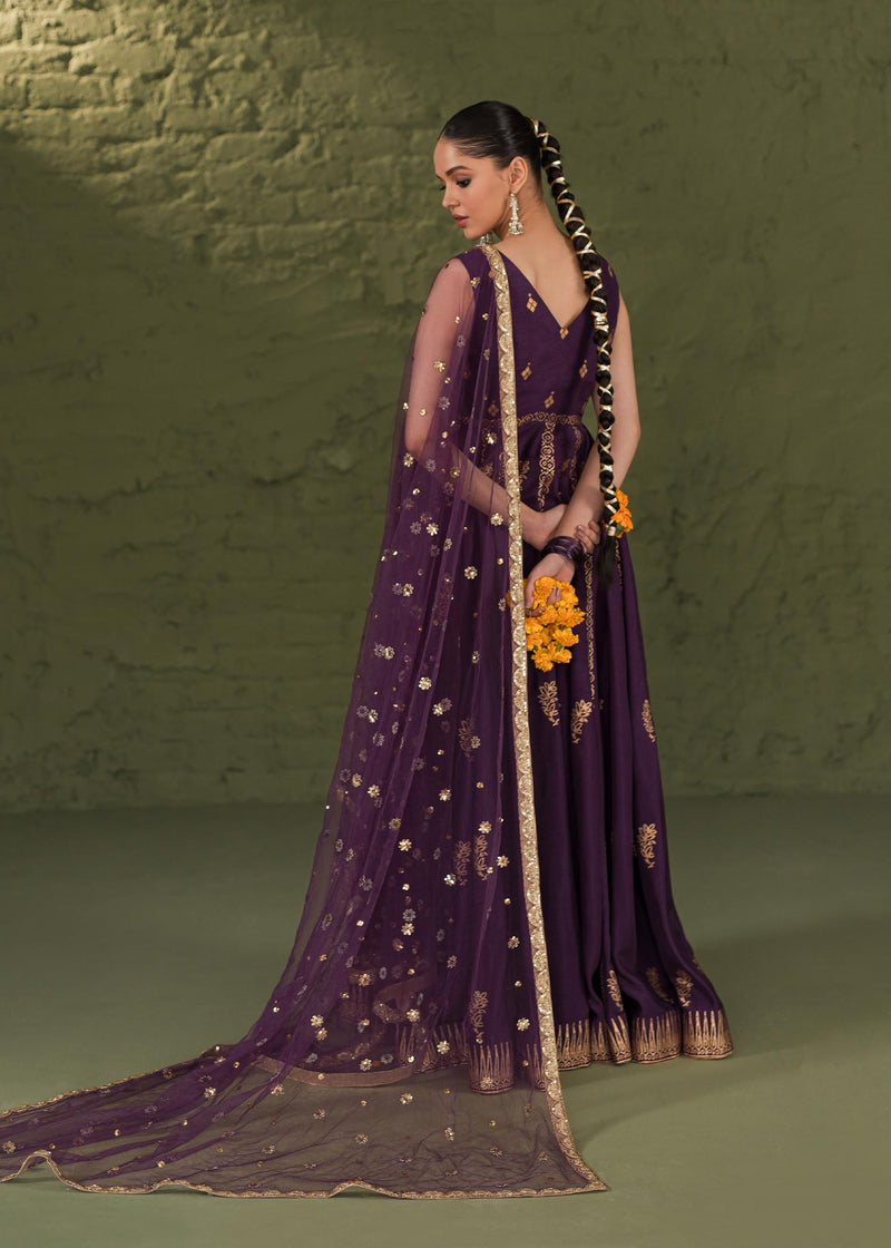 pakistani purple wedding dress Royal purple or fuschia pink which one speaks to your soul? Handmade with love and grace in every detail! Zardozi work| Pakistani wedding clothes | shaadi season