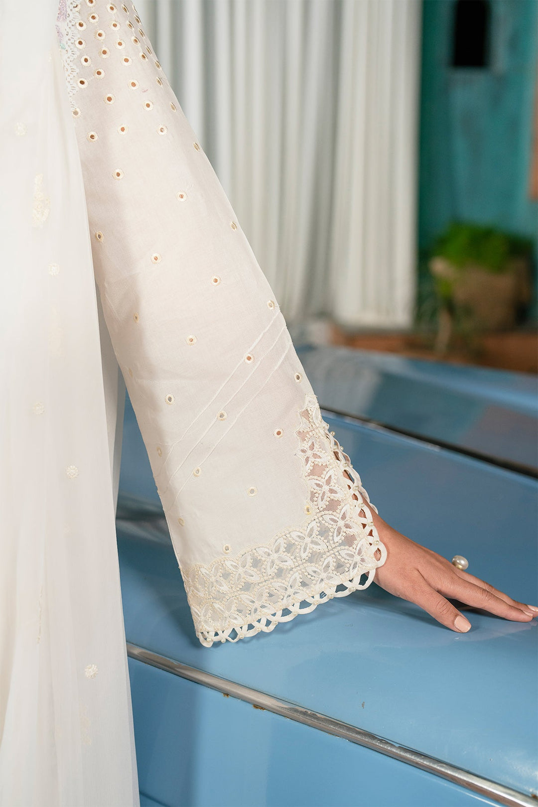 Elegant Embroidered Lawn Shirt with Chiffon Dupatta