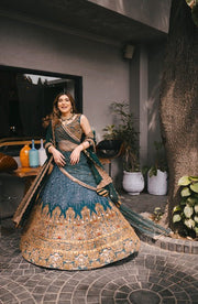 Elegant High-waisted Pakistani Bridal Lehenga in Teal
