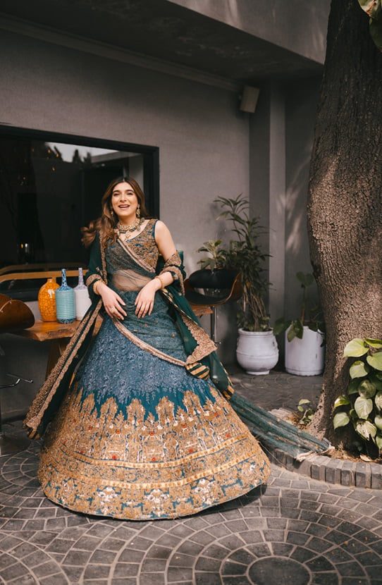 Elegant High-waisted Pakistani Bridal Lehenga in Teal