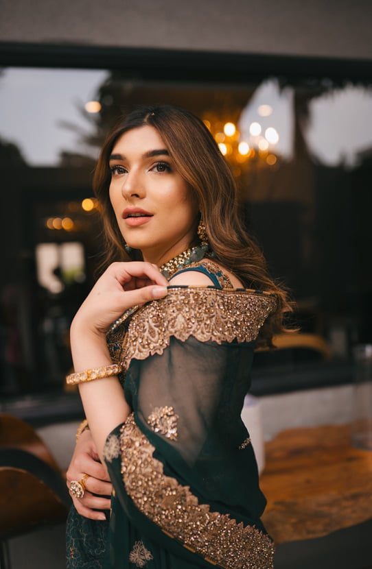 Elegant High-waisted Pakistani Bridal Lehenga in Teal
