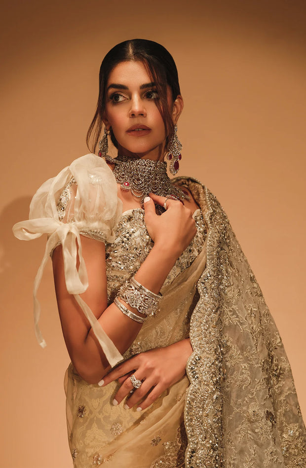 Embellished Golden Saree Style Pakistani Bridal Dress LARGE Embellished Golden Saree Style Pakistani Bridal Dress LARGE