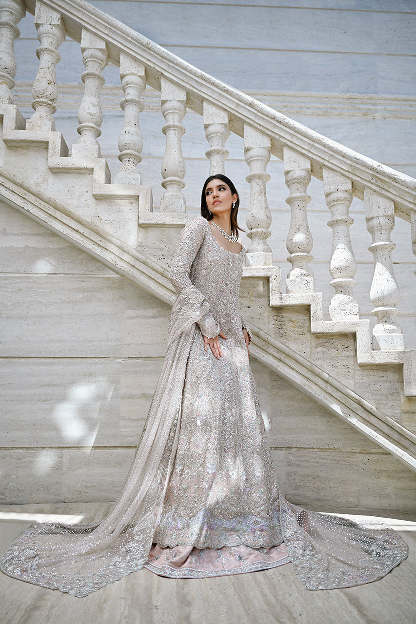 Stunning Pakistani Bridal Lehenga & Peshwas for Your Dream Wedding