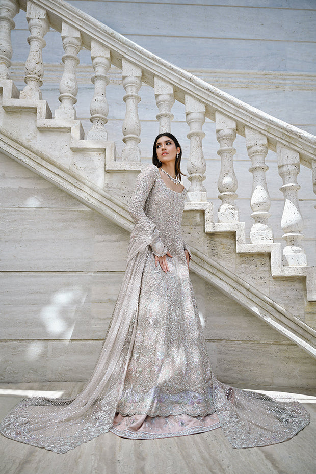 Elegant Pakistani Bridal Dress in Lehenga and Peshwas Style