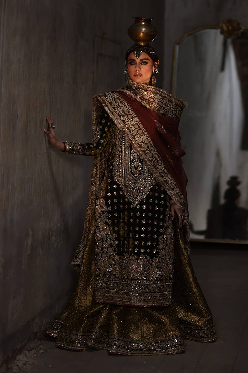 Elegant Pakistani Mehndi Dress in Sharara Kameez Dupatta Style