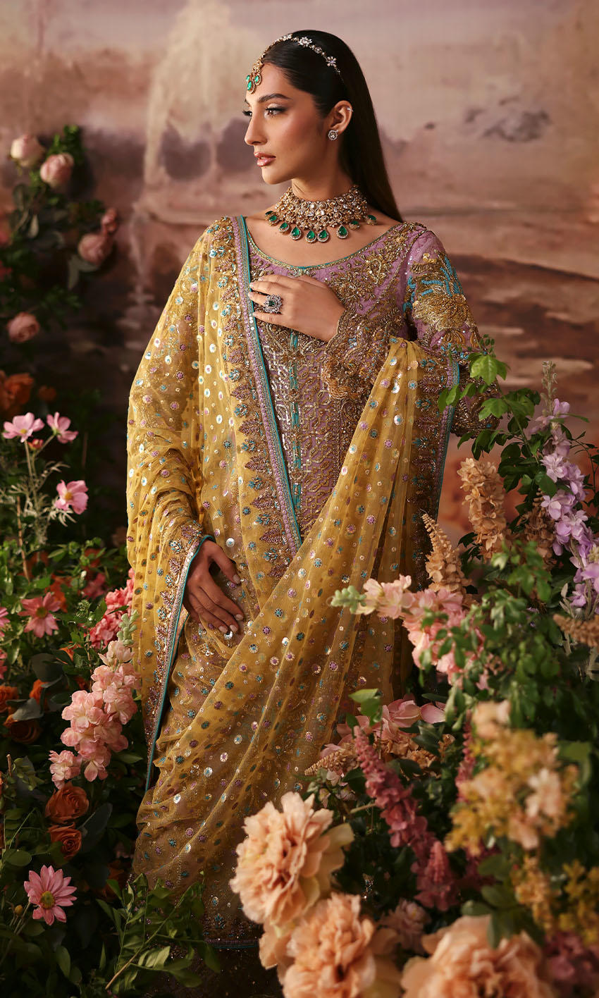 Elegant Pakistani Wedding Dress in Elegant Kameez Pants Style