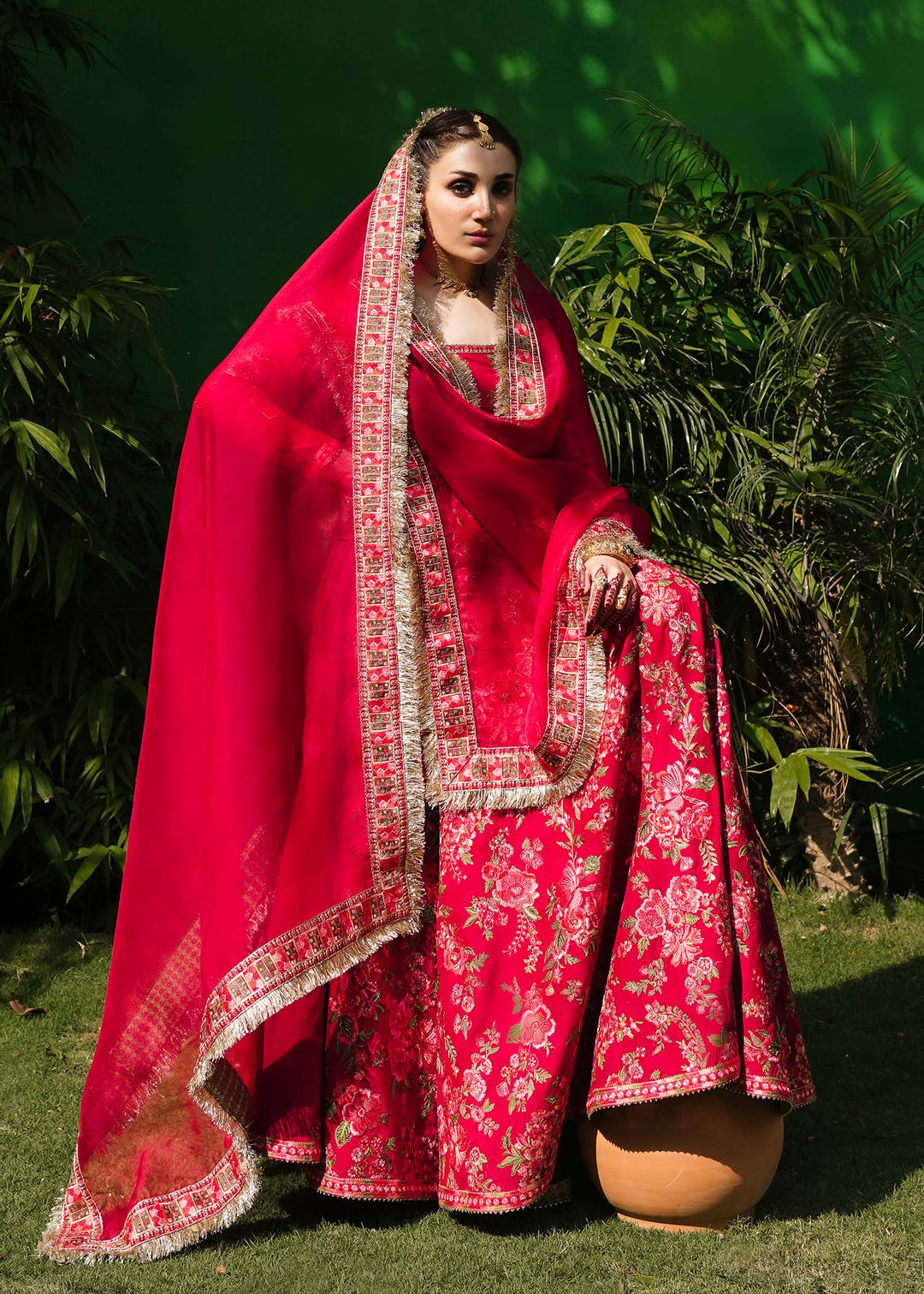 Elegant Traditional Pishwas Frock Royal Pakistani Wedding Dress