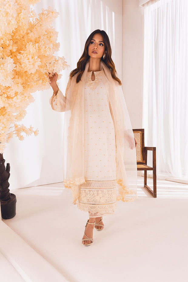 Heavily Embellished Creamy White Pakistani Salwar Kameez Dupatta