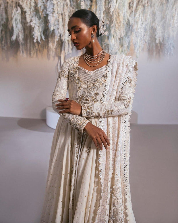 Heavy White Pishwas Frock for Pakistani Wedding Dresses 2023