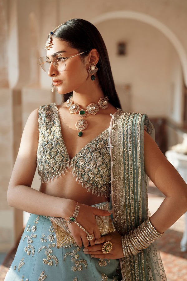 Indian Bridal Dress in Blue Lehenga and Choli Style LARGE Indian Bridal Dress in Blue Lehenga and Choli Style LARGE