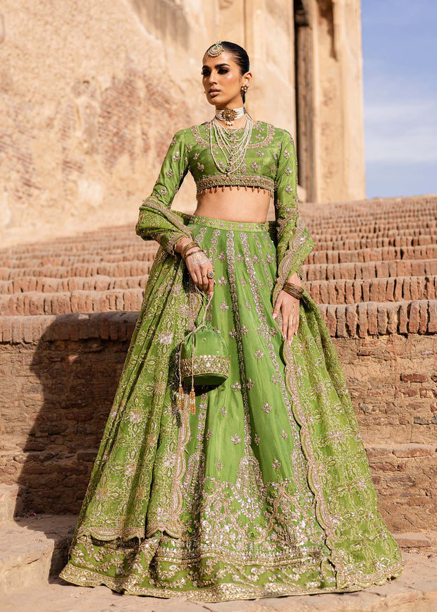Indian Wedding Dress in Green Lehenga and Choli Style LARGE Indian Wedding Dress in Green Lehenga and Choli Style LARGE