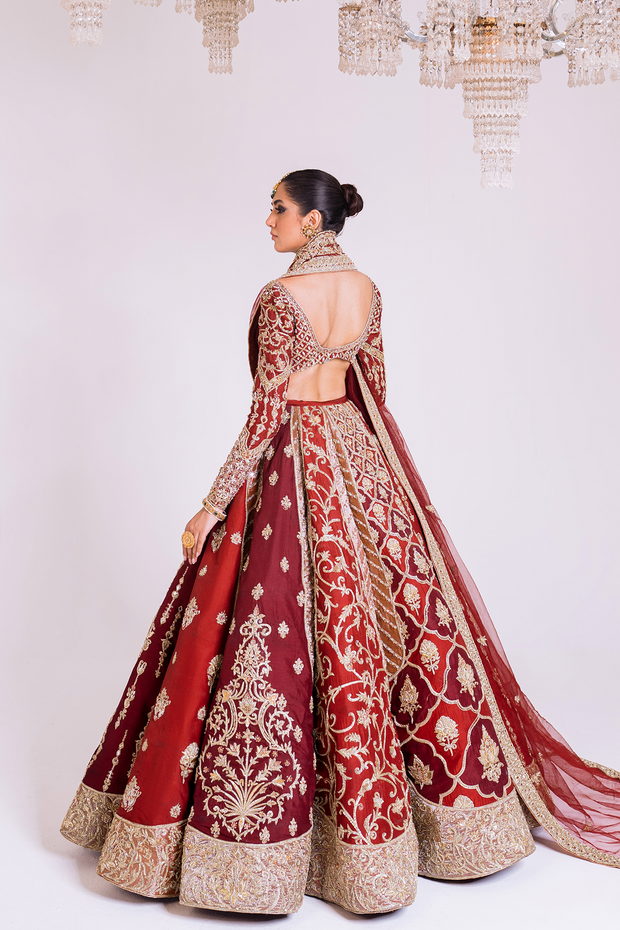 Latest Indian Bridal Dress in Royal Lehenga and Choli Style