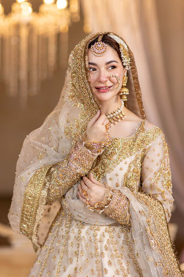 Latest Off White Pishwas and Lehenga Pakistani Bridal Dress