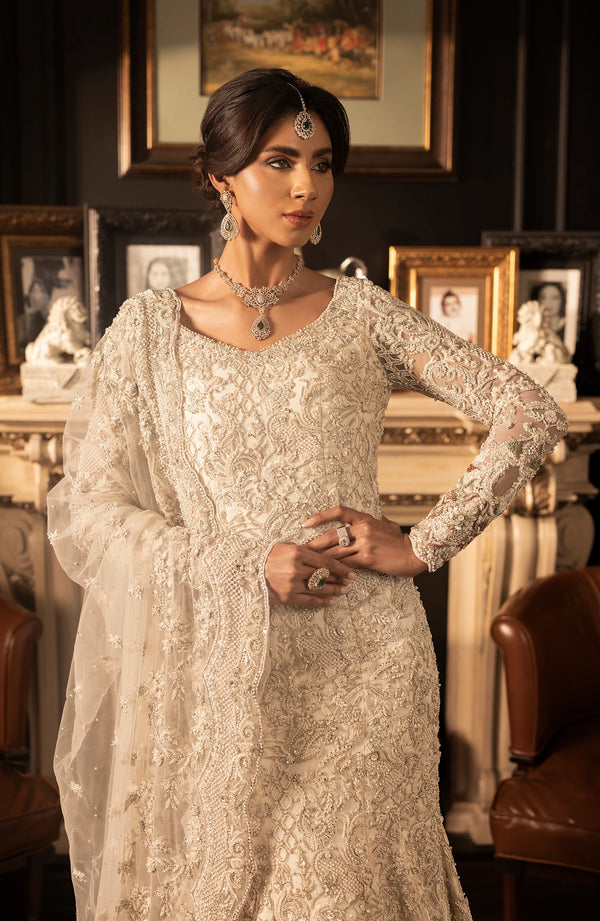 Latest Pakistani Bridal Dress in Mermaid Gown and Veil Style