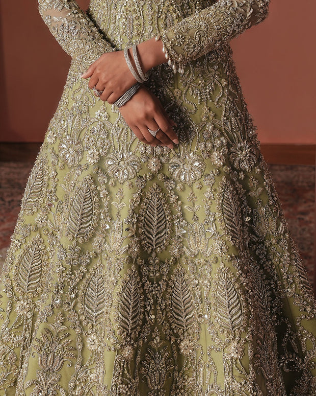 Latest Pakistani Bridal Dress in Wedding Gown Dupatta Style
