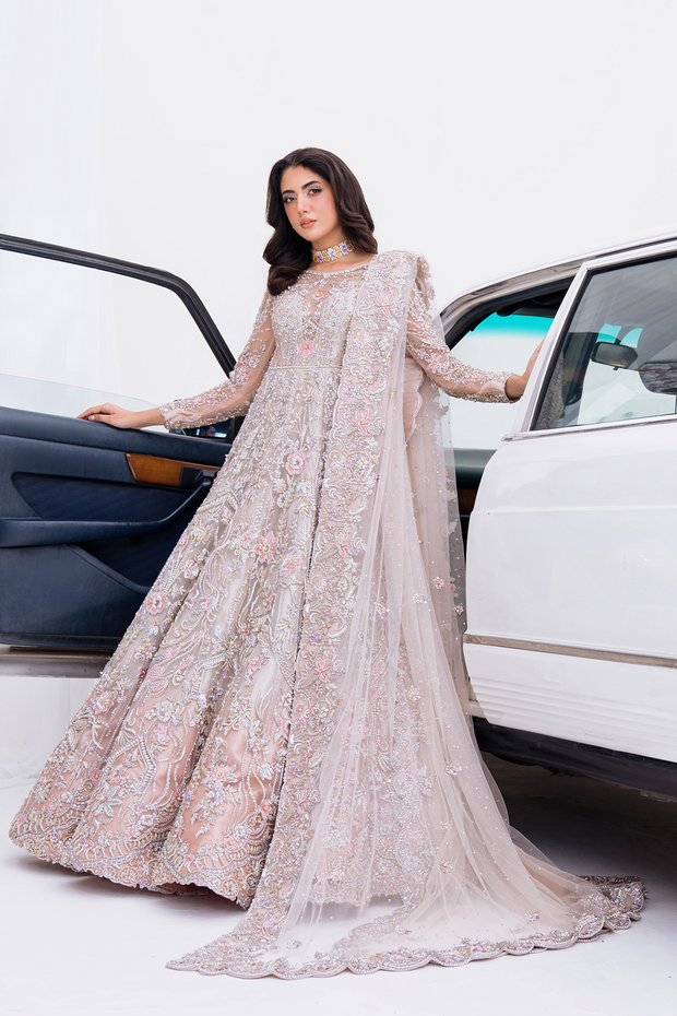 Latest Pakistani Bridal Dress in Wedding Gown Dupatta Style