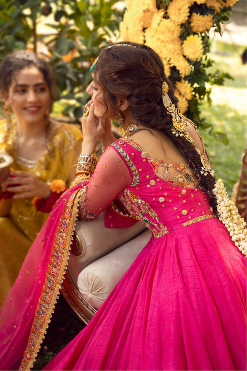 Latest Pakistani Bridal Mehndi Dress in Pink Pishwas Style