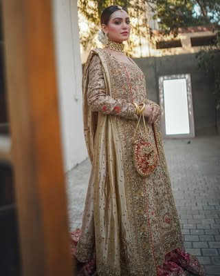 Stunning Pakistani Bridal Lehenga and Kameez Outfit