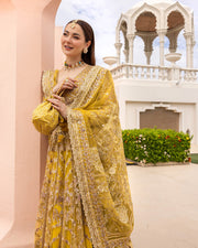 Latest Pakistani Wedding Dress in Traditional Pishwas Style