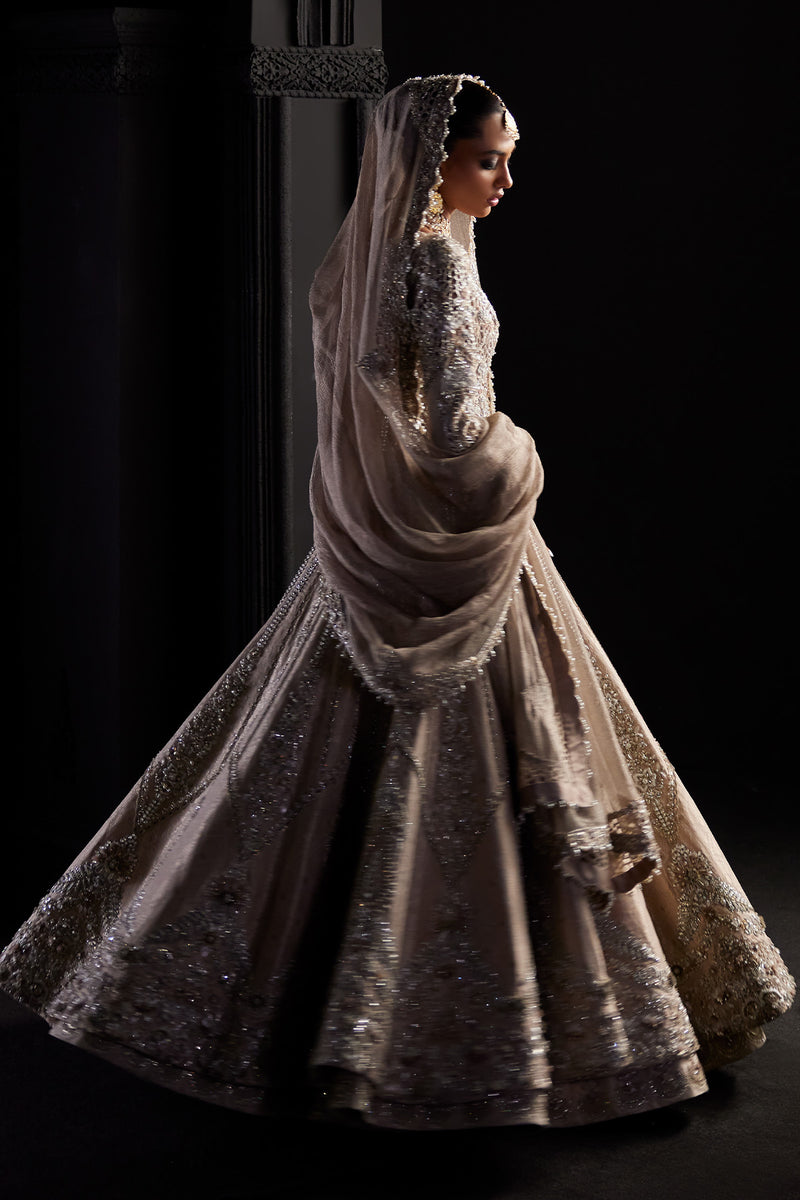 Latest Pakistani Bridal Dress in Traditional Pishwas Style
