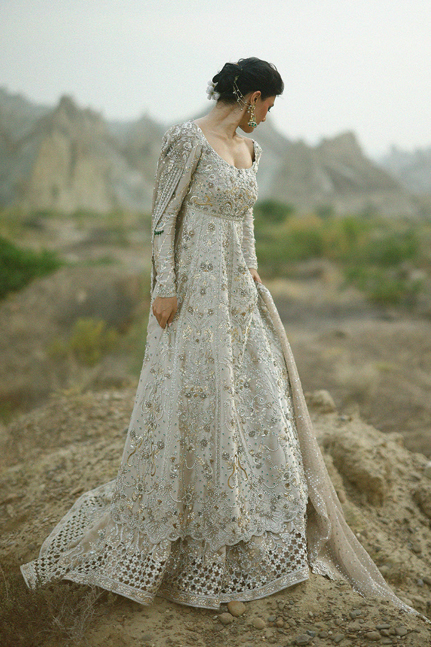 Latest Pakistani Bridal Outfit in Pishwas and Lehenga Style