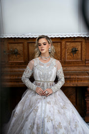 Latest Pakistani Wedding Dress in Pishwas and Lehenga Style