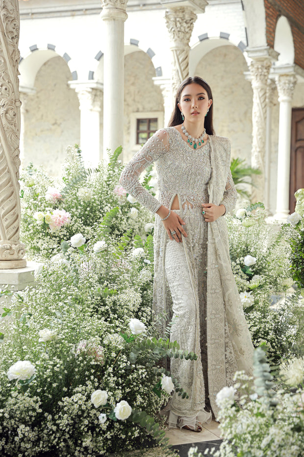Elegant White Pakistani Bridal Dress with Intricate Embroidery