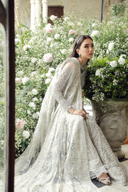 Elegant White Pakistani Bridal Dress with Intricate Embroidery
