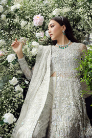 Elegant White Pakistani Bridal Dress with Intricate Embroidery