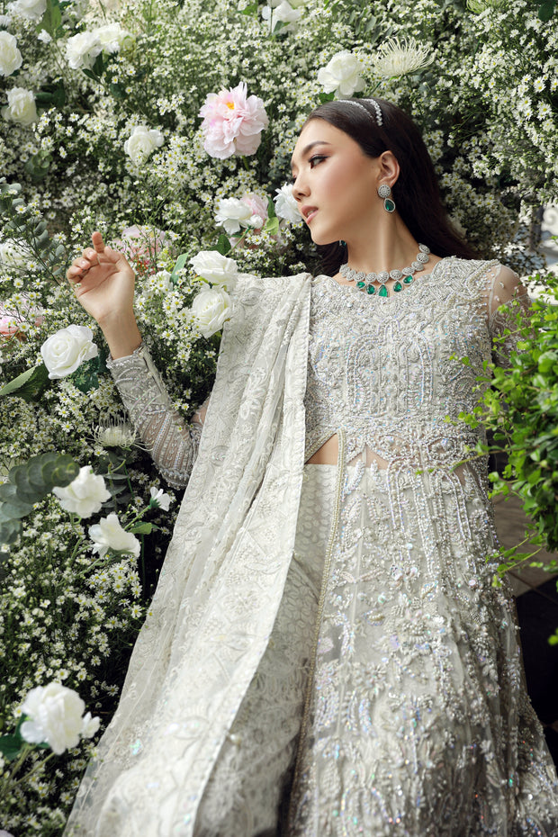 Elegant White Pakistani Bridal Dress with Intricate Embroidery