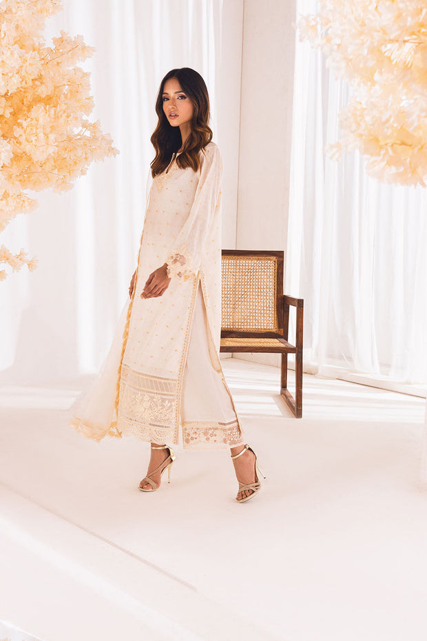 New Heavily Embellished Creamy White Pakistani Salwar Kameez Dupatta