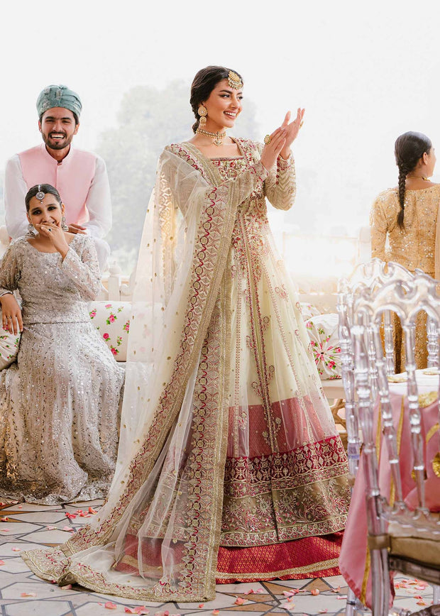 New Ivory Golden Embroidered Pakistani Wedding Dress Pishwas Lehenga 2024