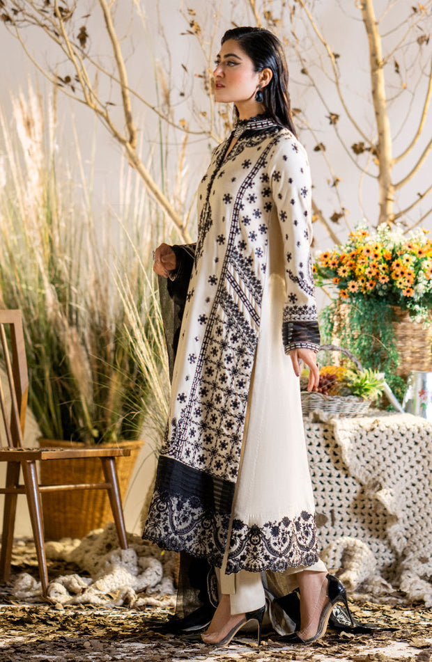 New Off White Embroidered Pakistani Salwar Kameez Dupatta Salwar Suit 2023